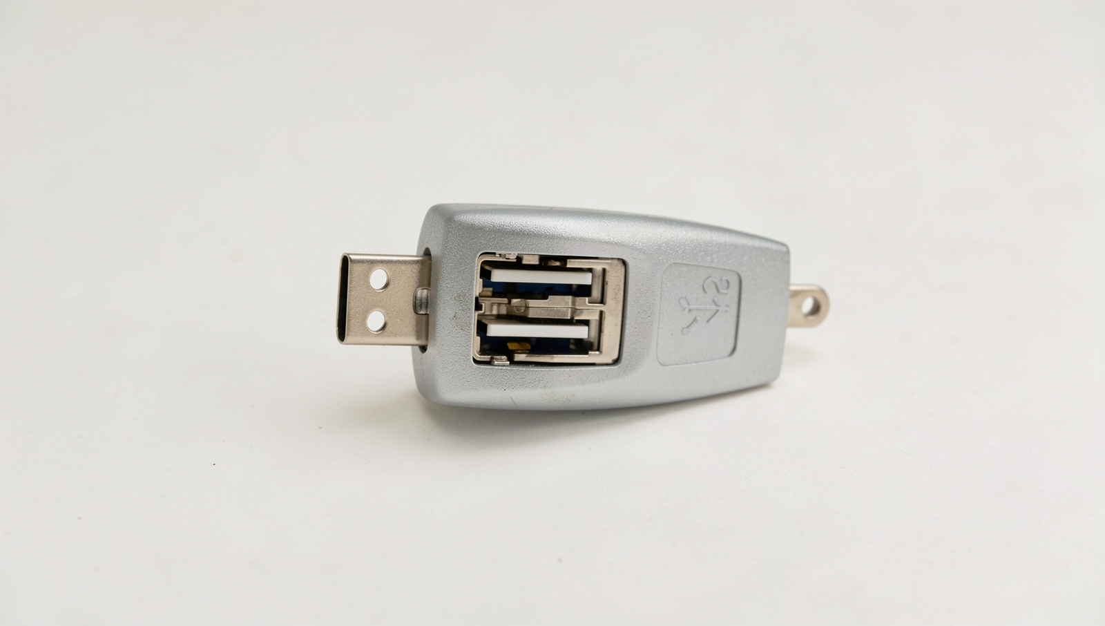 Diagram illustrating factors affecting USB data transfer speeds including cable type and device compatibility.