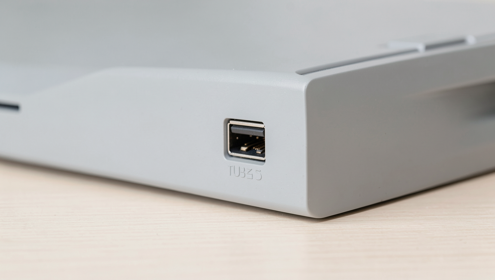 Diagram illustrating USB port charging capabilities on a computer.